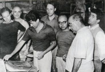 Corneille, Pippo Pescio, Sebastian Matta, Asger Jorn, Aligi Sassu, Tulio D'Albissola e Scanavino, alle ceramiche Mazzotti, Albisola, Agosto 1954 | Corneille, Pippo Pescio, Sebastian Matta, Asger Jorn, Aligi Sassu, Tulio D'Albissola and Scanavino, at the Ceramiche Mazzotti, Albisola, August 1954